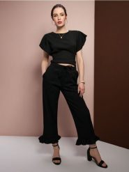 Spodnie loose z ozdobnymi falbanami - czarny. Czarne spodnie materiałowe damskie Sinsay, bez wzorów. Za 39.99 zł.