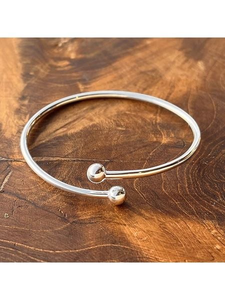 Les Petites Précieuses Srebrna bransoletka rozmiar: onesize. Szare bransoletki damskie Les Petites Précieuses, srebrne. Za 179.64 zł.