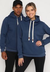 Granatowa Bluza z Bawełną Wykończona Kapturem Kangurową Kieszenią i Polarem Padela. Niebieskie bluzy z kapturem męskie Born2be, l, z bawełny. Za 84.99 zł.