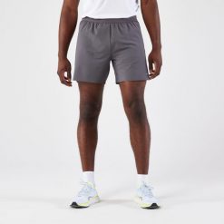 Spodenki do biegania męskie Kiprun Run 500 Comfort. Brązowe szorty męskie KIPRUN, bez wzorów, z materiału, sportowe. Za 79.99 zł.