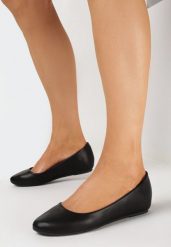 Czarne Balerinki Ikolevia. Czarne baleriny damskie Born2be, bez wzorów, bez obcasa. Za 39.99 zł.