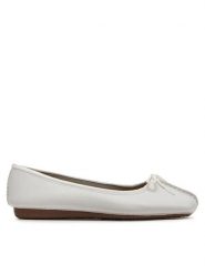 Clarks Baleriny Freckle Ice 203544554 Biały. Białe baleriny damskie Clarks, bez wzorów, ze skóry, bez obcasa. Za 399.99 zł.