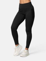 KARI TRAA Legginsy sportowe "Nia" w kolorze czarnym rozmiar: L. Czarne legginsy damskie Kari Traa, l, bez wzorów. Za 253.45 zł.