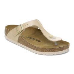 Japonki damskie Birkenstock Gizeh BF. Brązowe klapki damskie Birkenstock, bez wzorów, z lakierowanej skóry, bez obcasa. Za 349.99 zł.