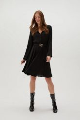 Koszulowa sukienka z eleganckim paskiem czarna. Czarne sukienki damskie MOODO, l, bez wzorów, z poliesteru, eleganckie, bez kołnierzyka, bez ramiączek, koszulowe. W wyprzedaży za 99.99 zł.