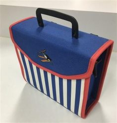 Torba dziecięca Newlooxs niebieska z haczykiem i paskiem na ramię. Niebieskie torebki dziecięce NEW LOOXS. Za 144.95 zł.