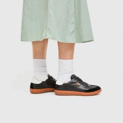 Buty sportowe damskie Ecco Soft 11. Czarne buty sportowe na co dzień damskie ECCO, bez wzorów, z gumy, do piłki ręcznej. Za 492.00 zł.