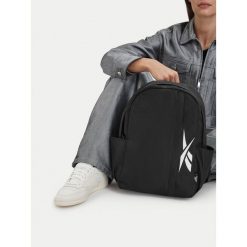 Plecak Reebok. Czarne plecaki damskie Reebok, bez wzorów, sportowe. Za 69.99 zł.
