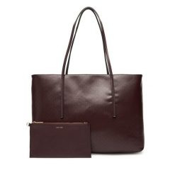 Torebka Calvin Klein. Czerwone torebki klasyczne damskie CALVIN KLEIN, bez wzorów, bez dodatków. Za 419.99 zł.