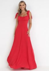 Czerwona Rozkloszowana Sukienka Maxi z Wiązanymi Ramiączkami Lisija. Czerwone sukienki damskie Born2be, m, bez wzorów, eleganckie, bez kołnierzyka, bez ramiączek, maxi, rozkloszowane. W wyprzedaży za 127.99 zł.