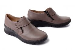 HELIOS KOMFORT 640S khaki, półbuty damskie. Brązowe półbuty damskie HELIOS KOMFORT, bez wzorów, ze skóry, bez obcasa, na koturnie. Za 213.43 zł.
