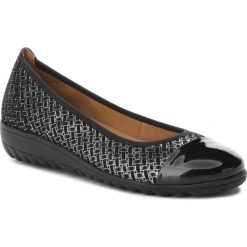 Półbuty CAPRICE - 9-22103-21 Blk Woven Comb 051. Niebieskie półbuty damskie Caprice, bez wzorów, ze skóry, bez obcasa, na płaskiej podeszwie. W wyprzedaży za 189.00 zł.