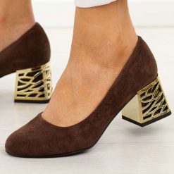 Czekoladowe zamsz Polskie czółenka damskie Suzana 594. Brązowe czółenka damskie Suzana, bez wzorów, z zamszu, z okrągłym noskiem, bez obcasa, na obcasie. Za 249.00 zł.