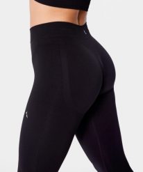 Legginsy bezszwowe z push-up dla kobiet na siłownię Carpatree Eris. Niebieskie legginsy sportowe damskie Carpatree, xs, bez wzorów, z dzianiny, na fitness i siłownię. Za 175.99 zł.