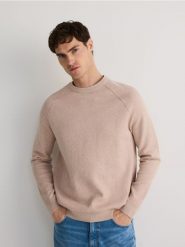 Sweter z domieszką lnu - beżowy. Brązowe swetry męskie Reserved, l, bez wzorów, z dzianiny, bez kołnierzyka. W wyprzedaży za 45.99 zł.