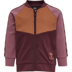 Dziecięca bluza dresowa z zamkiem błyskawicznym Hummel Puk. Czerwone bluzy i bluzki niemowlęce HUMMEL, bez wzorów, z bawełny, bez ramiączek, bez kaptura. Za 167.00 zł.