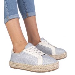 Srebrne damskie espadryle zdobione brokatem srebrny. Szare espadryle damskie z aplikacjami, z materiału, bez obcasa. Za 73.74 zł.