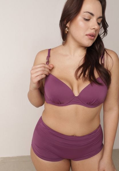 Fioletowe Bikini z Ozdobnym Marszczeniem Biustonosz i Majtki Typu Bokserki Peiria. Fioletowe bokserki i panty damskie Born2be, uniwersalny, bez wzorów. Za 89.99 zł.