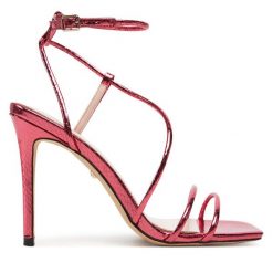 Sandały Marciano Guess. Czerwone sandały damskie Marciano Guess, z aplikacjami, bez obcasa, na szpilce. Za 779.99 zł.