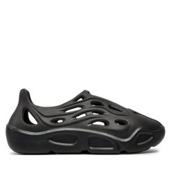 Półbuty Steve Madden. Czarne półbuty damskie Steve Madden, bez wzorów, bez obcasa, na płaskiej podeszwie. Za 469.99 zł.
