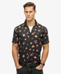Superdry Koszula krótki rękaw z nadrukiem – Abstract Floral Red, 100% modal. Czerwone koszule męskie Superdry., na lato, l, bez wzorów, z materiału, bez kołnierzyka, bez ramiączek. Za 265.35 zł.