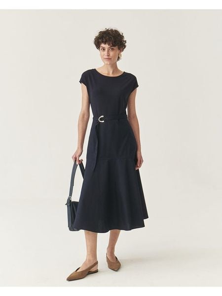 TATUUM Sukienka w kolorze granatowym rozmiar: XXL. Niebieskie sukienki damskie Tatuum, xxl, bez wzorów, z tkaniny, bez kołnierzyka, bez ramiączek, midi. Za 187.52 zł.