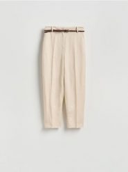 Spodnie z lnem i wiskozą - beżowy. Brązowe spodnie materiałowe damskie Reserved, bez wzorów, z tkaniny. Za 139.99 zł.