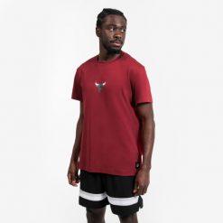 Koszulka do koszykówki unisex Tarmak NBA Chicago Bulls TS 900. Czerwone bluzki damskie TARMAK, m, bez wzorów, z bawełny, sportowe, bez kołnierzyka, bez ramiączek. Za 79.99 zł.