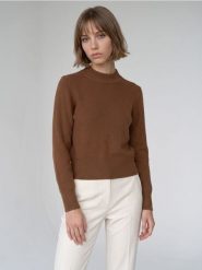 Krótki sweter z wiskozą - brązowy. Brązowe swetry klasyczne damskie Sinsay, l, z wiskozy, bez kołnierzyka. Za 49.99 zł.