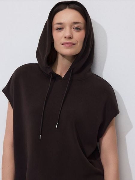 Bluza bez rękawów - ciemnobrązowy. Brązowe bluzy bez kaptura damskie Reserved, l, z dzianiny. W wyprzedaży za 79.99 zł.