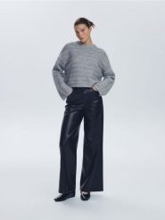 Sweter z dekoracyjnym splotem - szary. Szare swetry klasyczne damskie Reserved, l, z dzianiny, bez kołnierzyka. Za 129.99 zł.