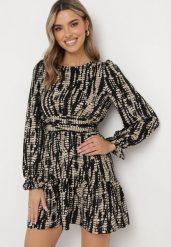 Czarna Rozkloszowana Sukienka Mini z Falbanką Teilard. Czarne sukienki damskie Born2be, na imprezę, l, bez wzorów, bez kołnierzyka, bez ramiączek, mini, rozkloszowane. W wyprzedaży za 135.99 zł.