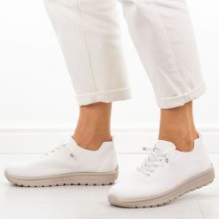 Białe sportowe buty damskie News 231. Białe buty sportowe na co dzień damskie NEWS, bez wzorów, z dresówki, trekkingowe. Za 129.00 zł.