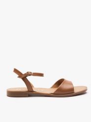 Rude płaskie sandały. Brązowe sandały damskie Ryłko, bez wzorów, ze skóry, bez obcasa, na płaskiej podeszwie. Za 299.99 zł.