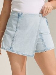 Jeansowe spódnico-spodenki - niebieski. Niebieskie szorty damskie Sinsay, bez wzorów, z jeansu, boho. W wyprzedaży za 45.99 zł.