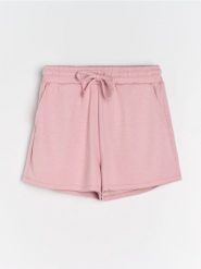Szorty z wiązaniem w pasie soft touch - różowy. Czerwone szorty damskie Sinsay, bez wzorów, z dzianiny. Za 39.99 zł.
