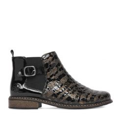 Botki Rieker. Brązowe botki damskie Rieker, bez obcasa, na płaskiej podeszwie, bez zapięcia. Za 389.99 zł.