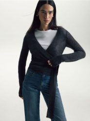 Sweter z dodatkiem moheru - brązowy. Brązowe swetry klasyczne damskie Reserved, l, z dzianiny, bez kołnierzyka. Za 179.99 zł.