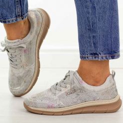 Szare skórzane półbuty damskie Filippo Dp7573/26. Szare półbuty damskie Filippo, bez wzorów, z jeansu, casualowe, z okrągłym noskiem, bez obcasa, na płaskiej podeszwie. Za 239.00 zł.