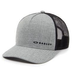 Czapka Oakley. Czarne czapki męskie Oakley, bez wzorów, z materiału. Za 124.00 zł.