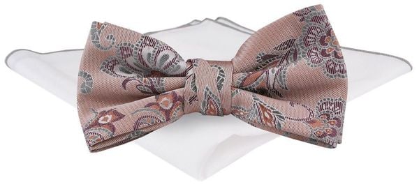 Męska Mucha w Komplecie z Poszetką - Chattier - Ciemnołososiowy, Kwiaty. Krawaty i muchy męskie Chattier, bez wzorów, eleganckie. Za 65.00 zł.