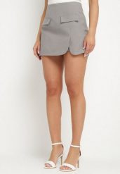 Szare Spódnico-Szorty z Wysokim Stanem i Imitacją Kieszeni w Stylu Utility Olirilis. Szare szorty damskie Born2be, bez wzorów, z podwyższonym stanem. Za 129.99 zł.