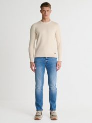Sweter męski o teksturalnym splocie bawełniany kremowy Reylon 102. Białe swetry męskie Big Star, l, bez wzorów, z bawełny, bez kołnierzyka. W wyprzedaży za 159.99 zł.