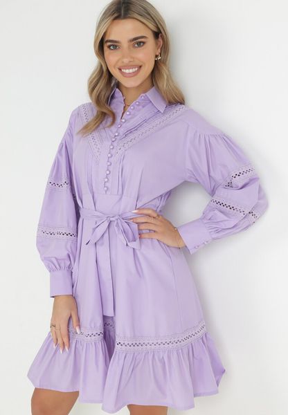 Fioletowa Koszulowa Sukienka z Bufiastym Rękawem i Ażurowymi Wstawkami Staples. Fioletowe sukienki damskie Born2be, l, w ażurowe wzory, vintage, bez kołnierzyka, bez ramiączek, koszulowe. Za 199.99 zł.