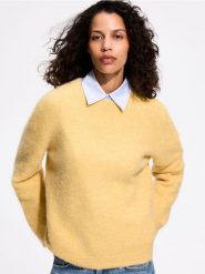 Sweter z wełną alpaki - żółty. Żółte swetry klasyczne damskie Reserved, l, z dzianiny, bez kołnierzyka. Za 219.99 zł.