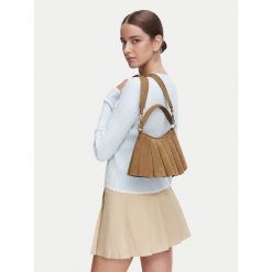 Torebka Lacoste. Czerwone torebki klasyczne damskie Lacoste, bez wzorów, bez dodatków. Za 1,119.00 zł.