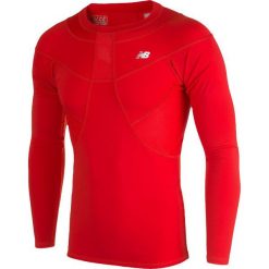 Koszulka kompresyjna - MT710136HRD. T-shirty sportowe męskie New Balance, na jesień, m, z materiału, bez ramiączek, do piłki nożnej. W wyprzedaży za 99.99 zł.