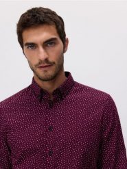 Koszula slim fit z bawełną - bordowy. Czerwone koszule męskie Reserved, l, bez wzorów, z bawełny, bez kołnierzyka, bez ramiączek. W wyprzedaży za 39.99 zł.