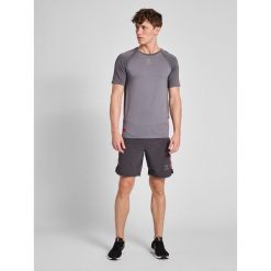 Krótka Hummel Grid Game. Szare szorty sportowe męskie HUMMEL, s, na fitness i siłownię. Za 170.00 zł.