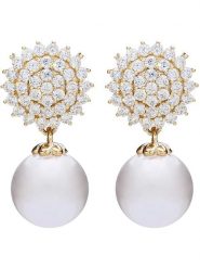 U.S. Polo Assn. Pozłacane kolczyki-wkrętki z kryształami i perłami rozmiar: onesize. Białe kolczyki damskie U.S. Polo Assn., z kryształem, metalowe. Za 78.99 zł.